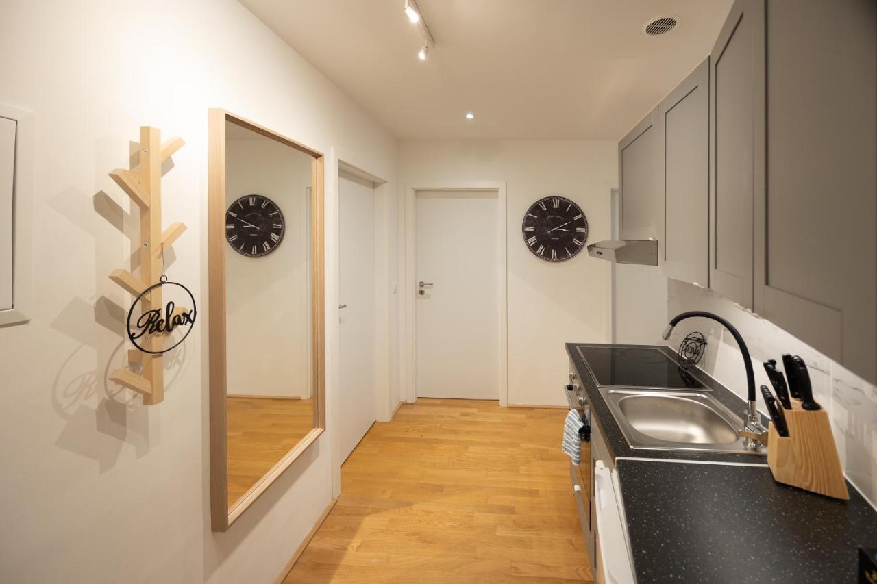 Rooftop Cozy Apartment Near Innerstadt With Ac Wina Bagian luar foto