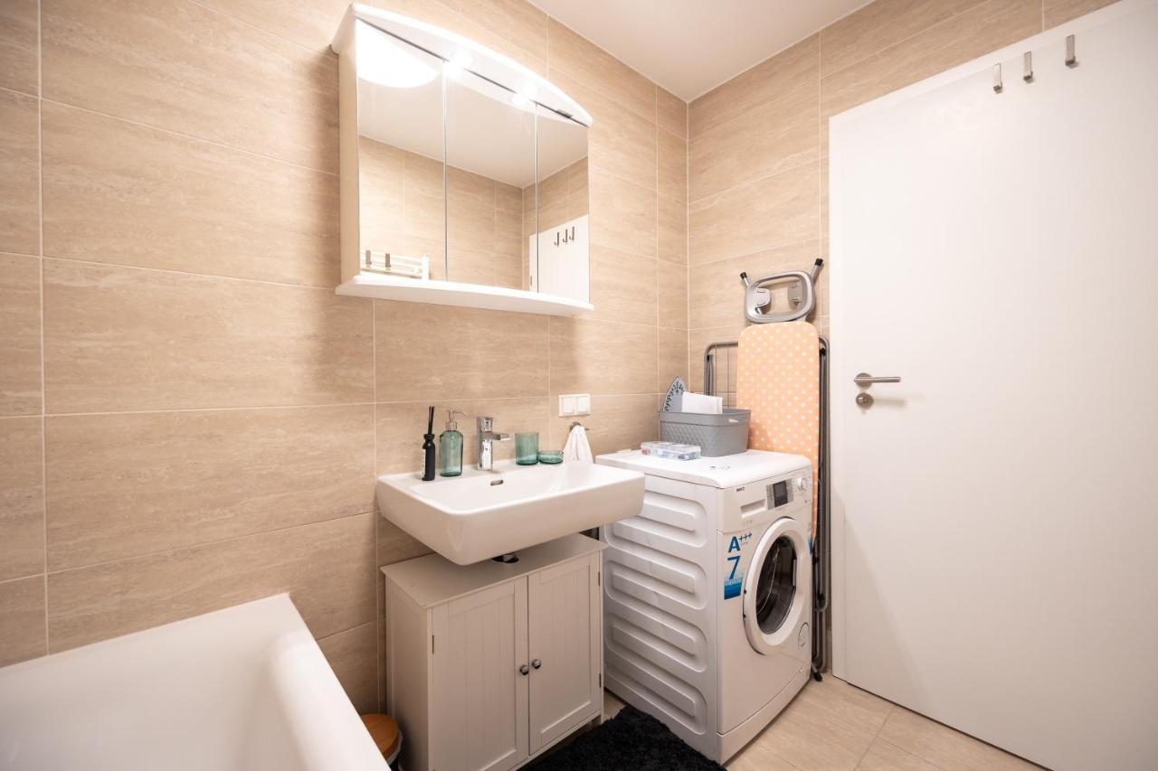 Rooftop Cozy Apartment Near Innerstadt With Ac Wina Bagian luar foto