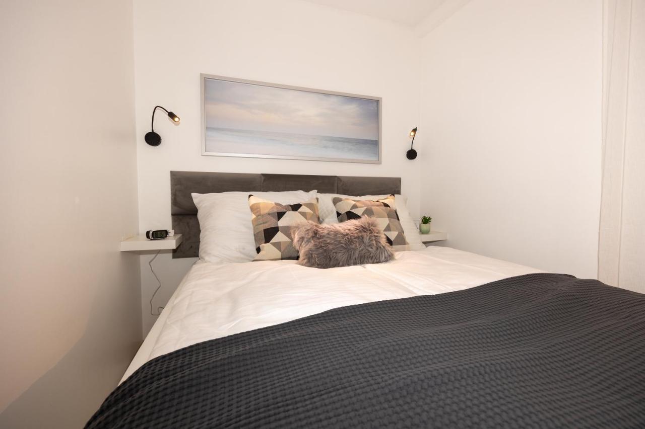 Rooftop Cozy Apartment Near Innerstadt With Ac Wina Bagian luar foto