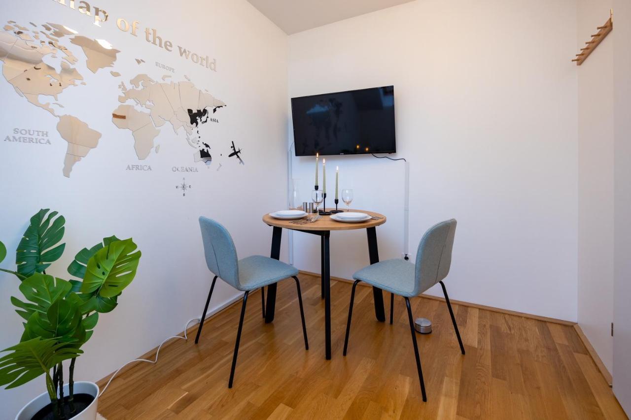 Rooftop Cozy Apartment Near Innerstadt With Ac Wina Bagian luar foto